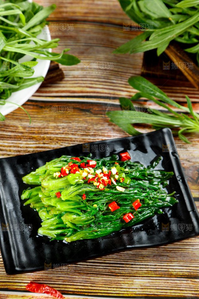盘子里的蒜蓉面条菜