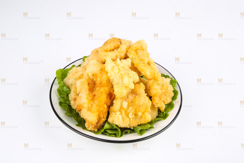 盘子里放着锅包肉