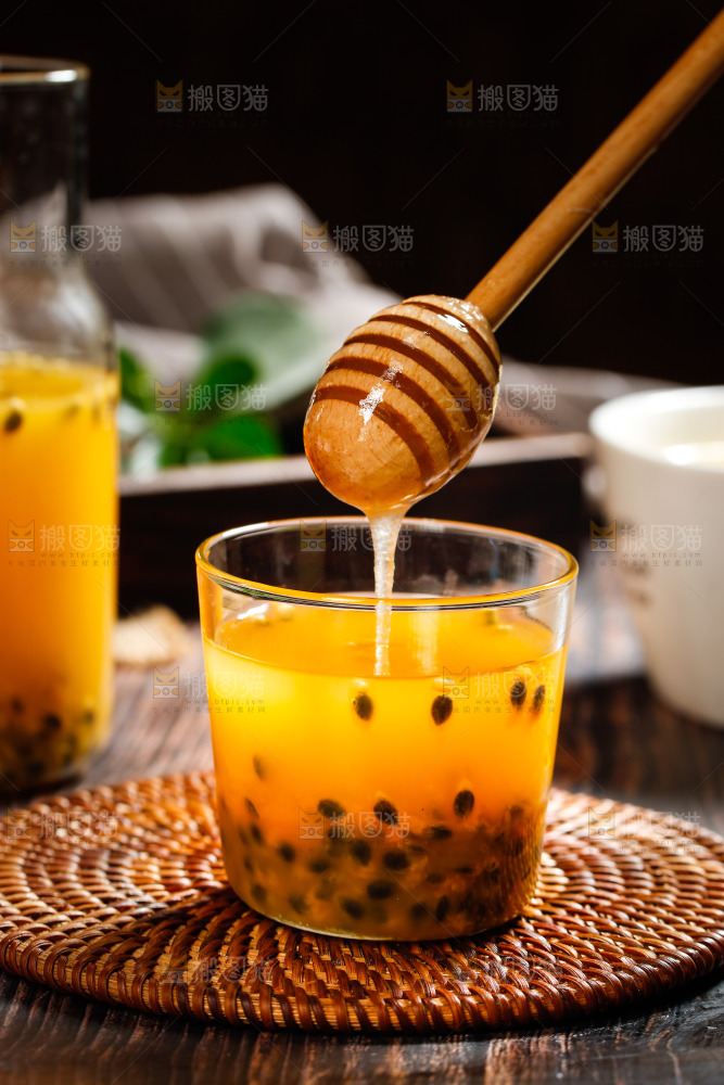杯子里的百香果蜜