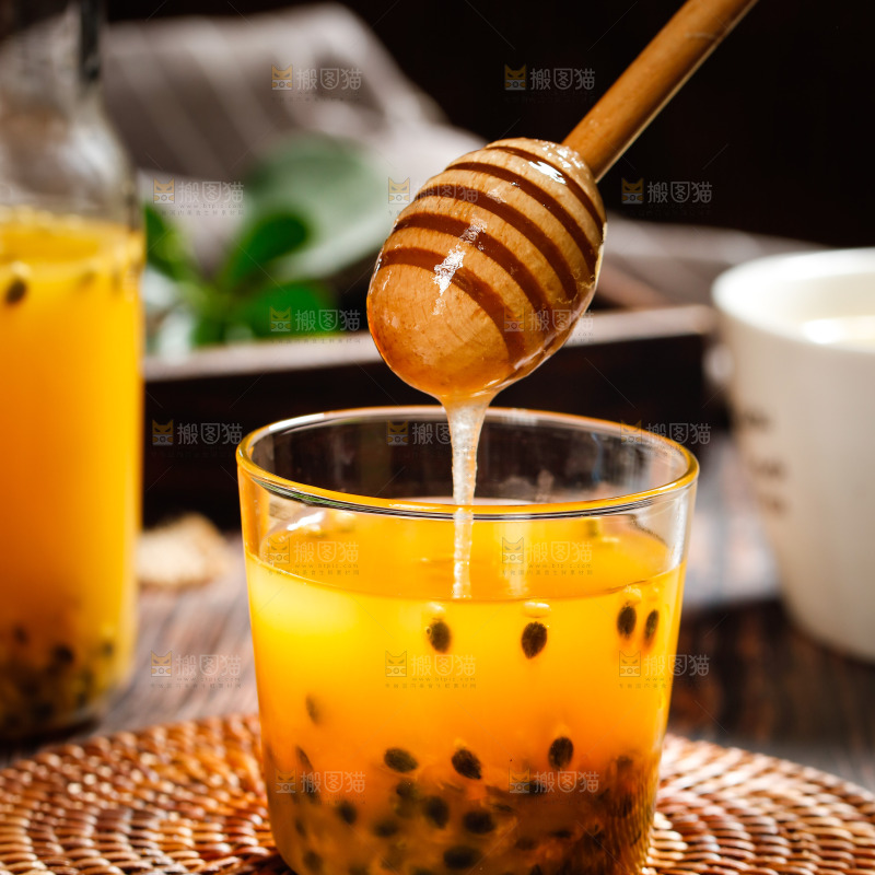 杯子里的百香果蜜