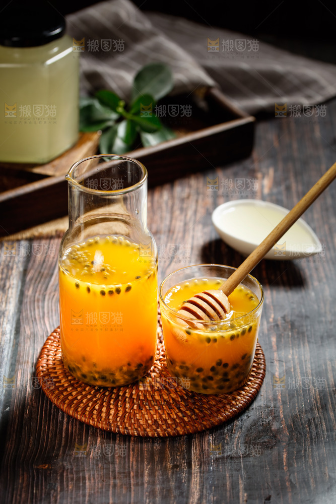 杯子里的百香果蜜