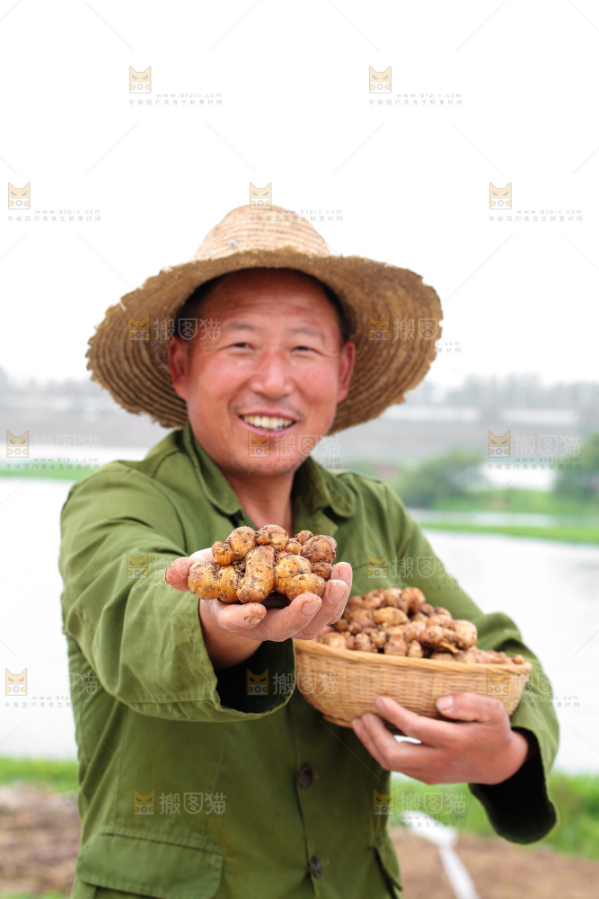 手里拿着沙姜