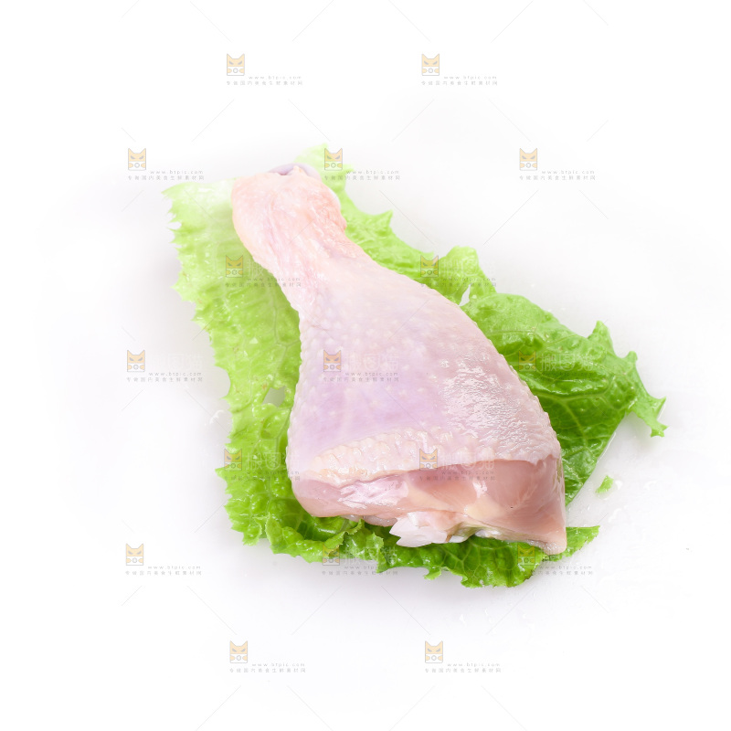 白底上的鲜鸡腿