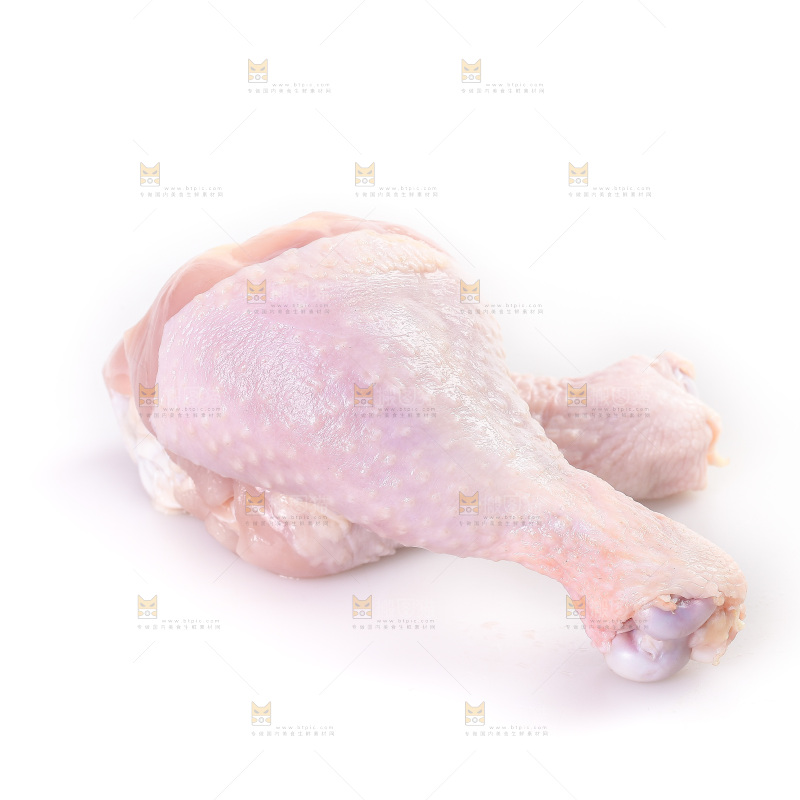 白底上的鲜鸡腿