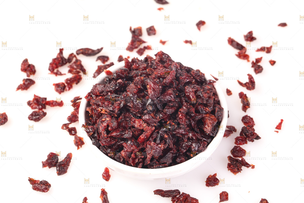 白底上的蔓越莓干