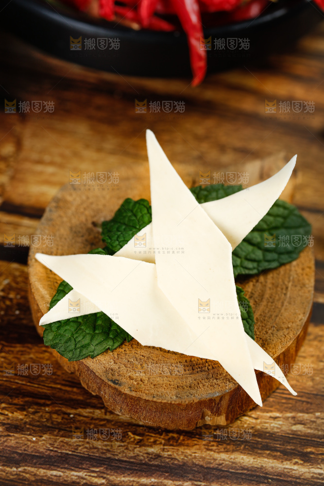 深底上的刀削面片