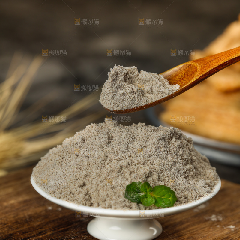 深底上的荞麦面团
