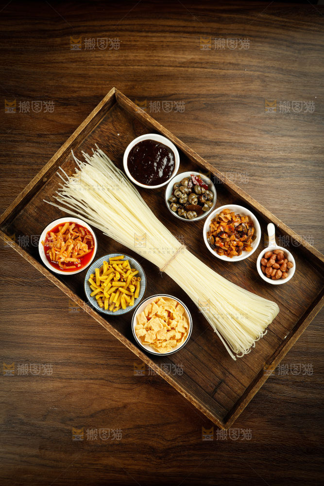 深底上的螺蛳粉