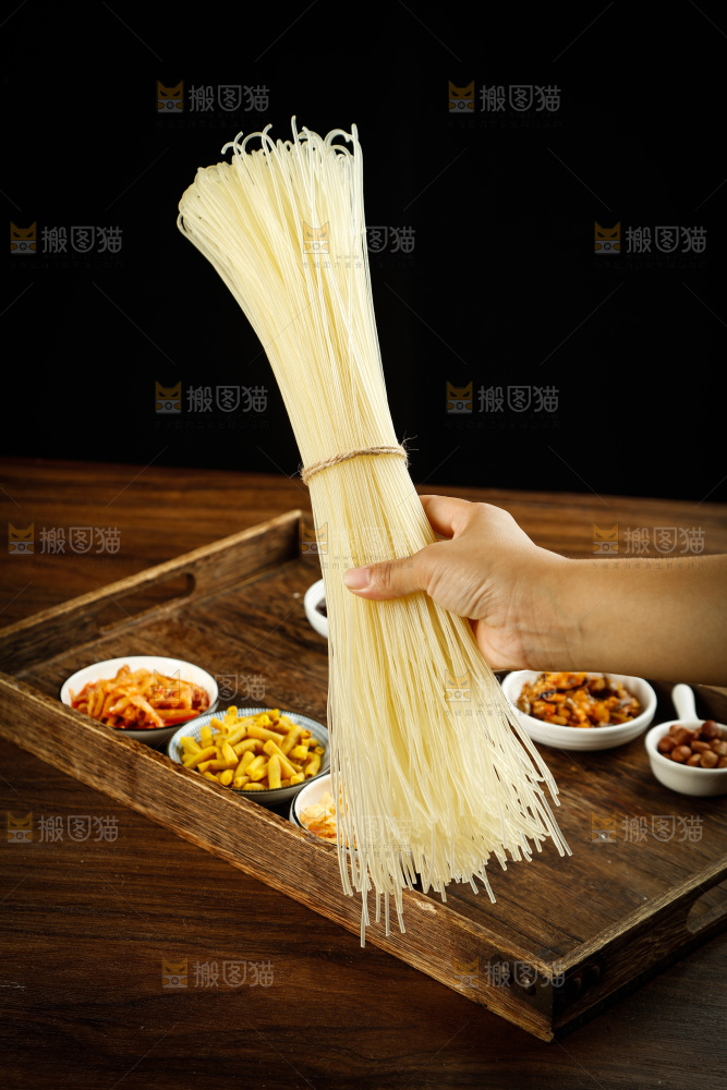 深底上的螺蛳粉