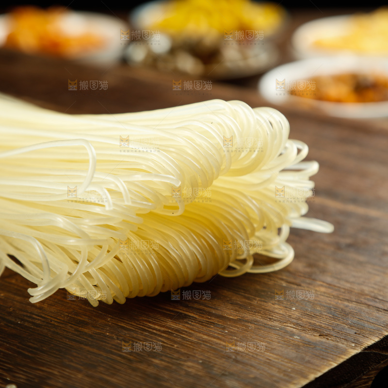 深底上的干粉丝