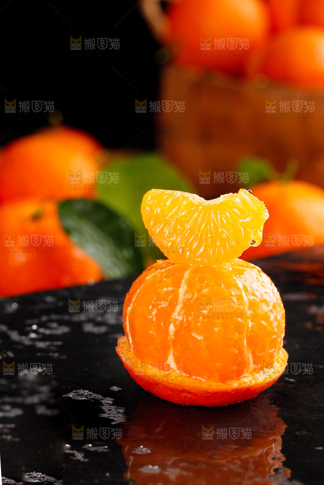 深底上的砂糖桔