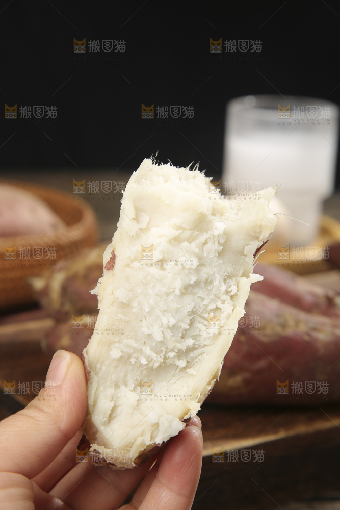 木底上的白心板栗薯