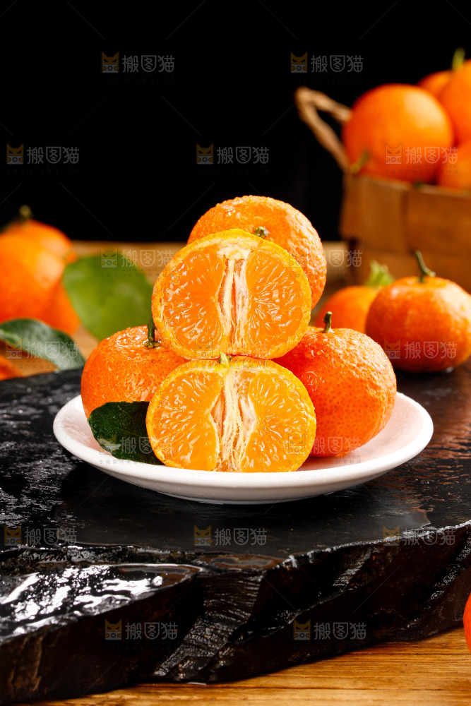 深底上的砂糖桔