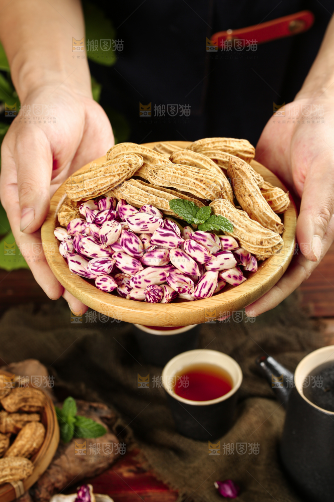 深底上的七彩花生
