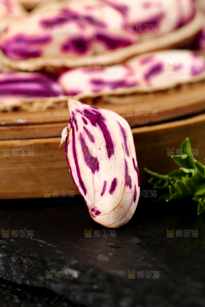 深底上的七彩花生