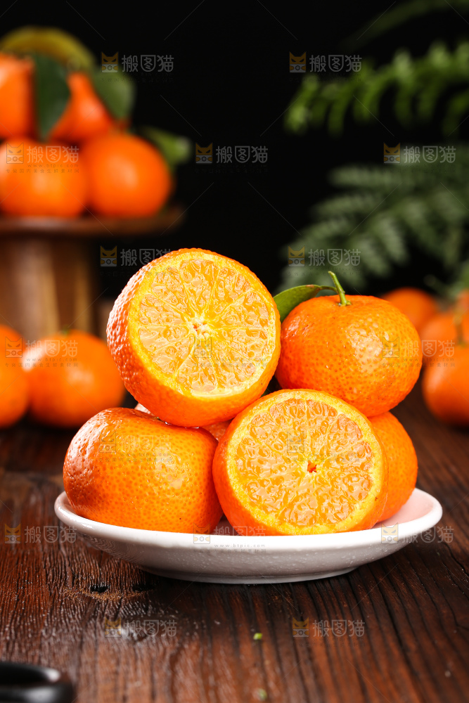 深底上的砂糖桔