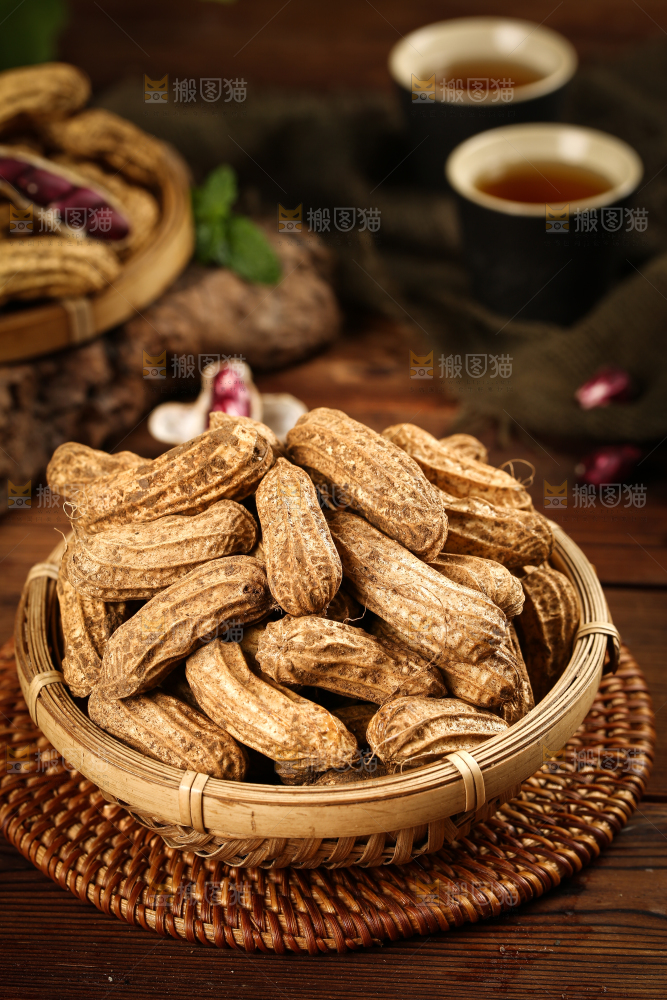 深底上的七彩花生