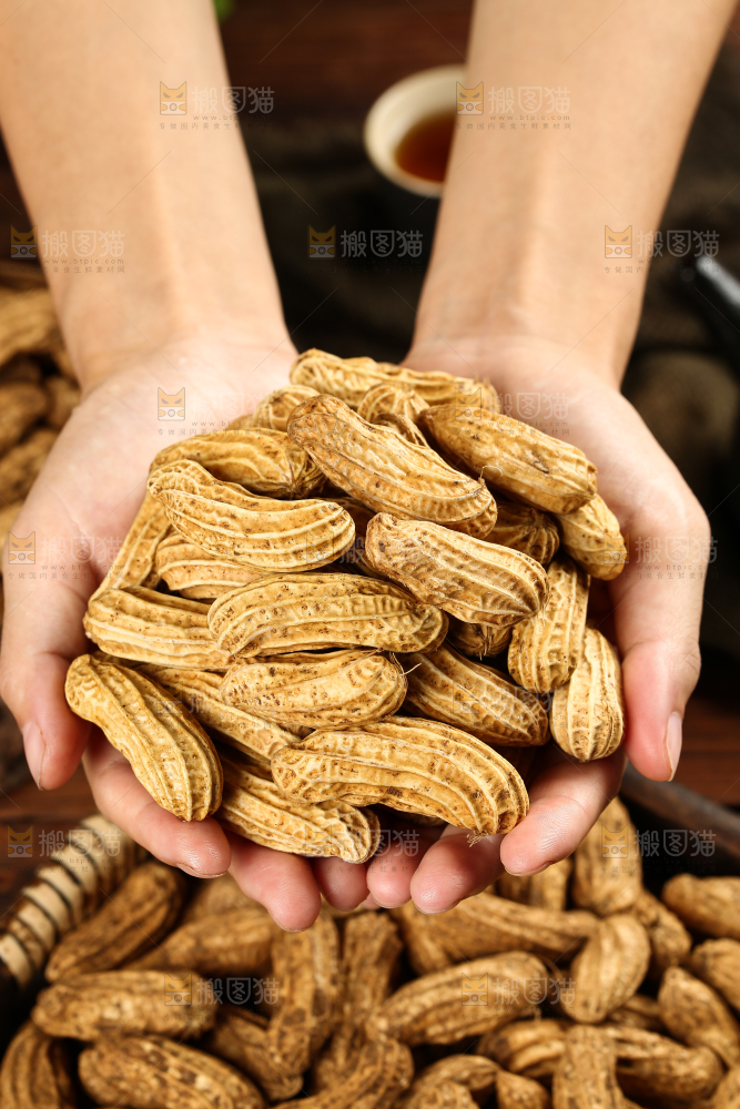深底上的七彩花生