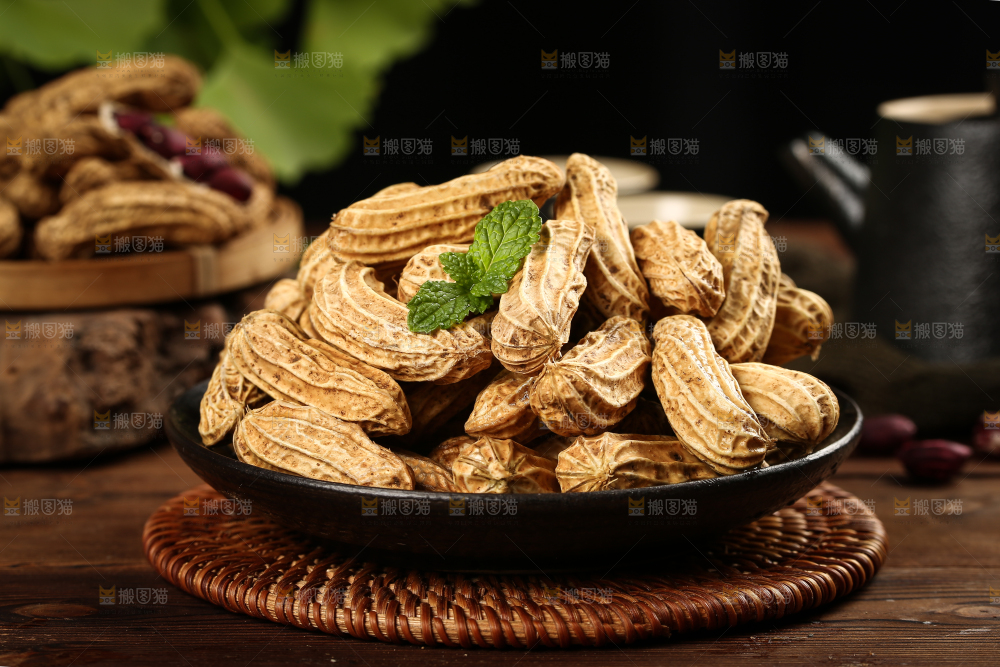 深底上的七彩花生