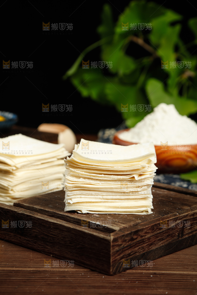 深底上的馄饨皮