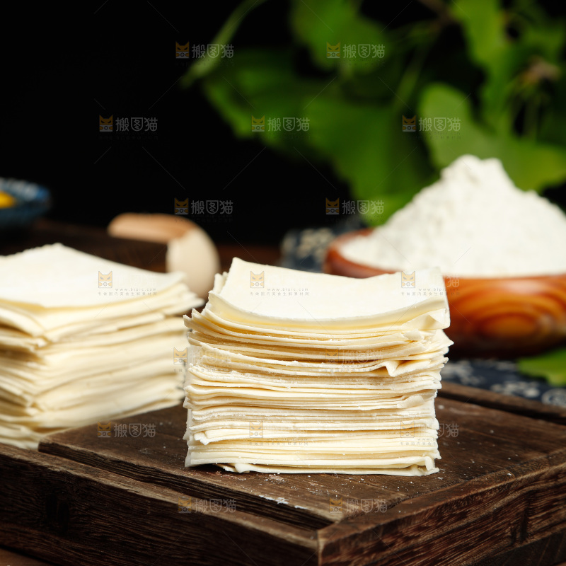 深底上的馄饨皮