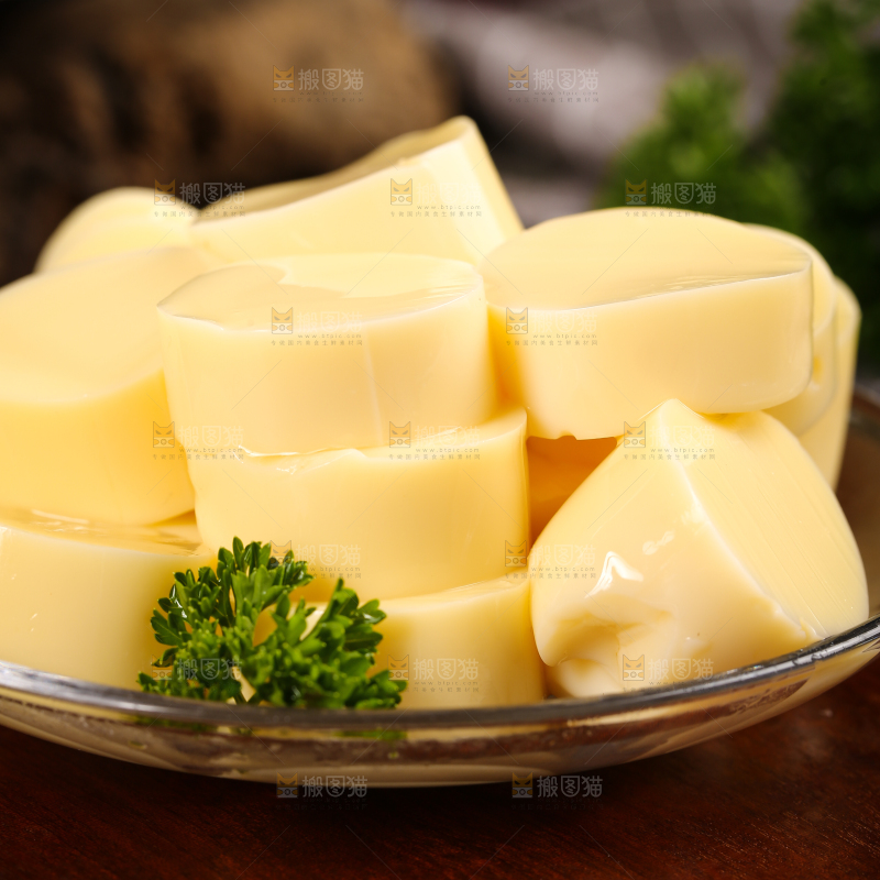 深底上的鸡蛋豆腐