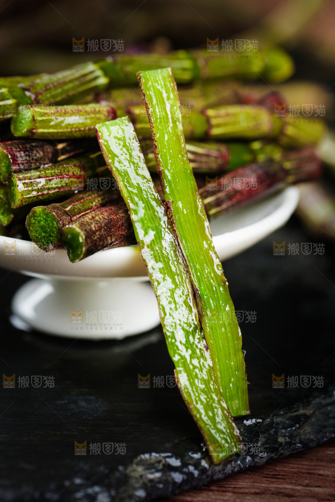 深底上的石斛鲜条