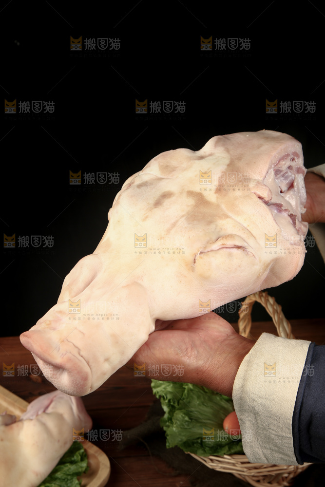 深底上的猪头肉