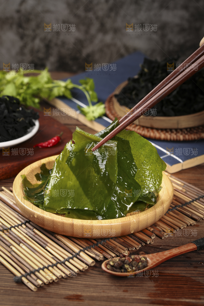 深底上的裙带菜