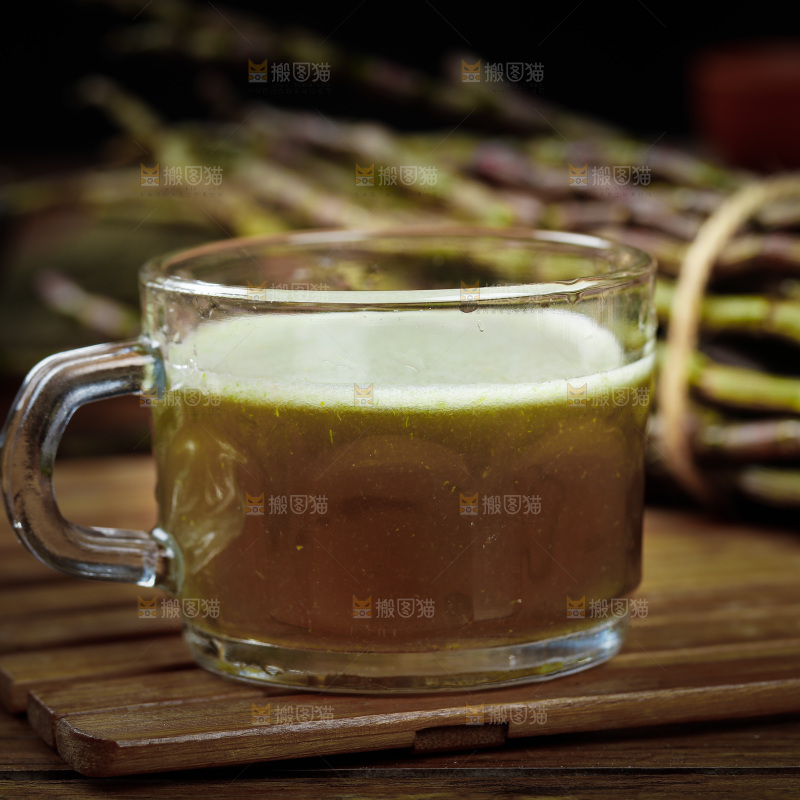 深底上的石斛鲜条