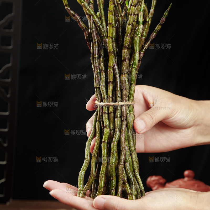 深底上的石斛鲜条
