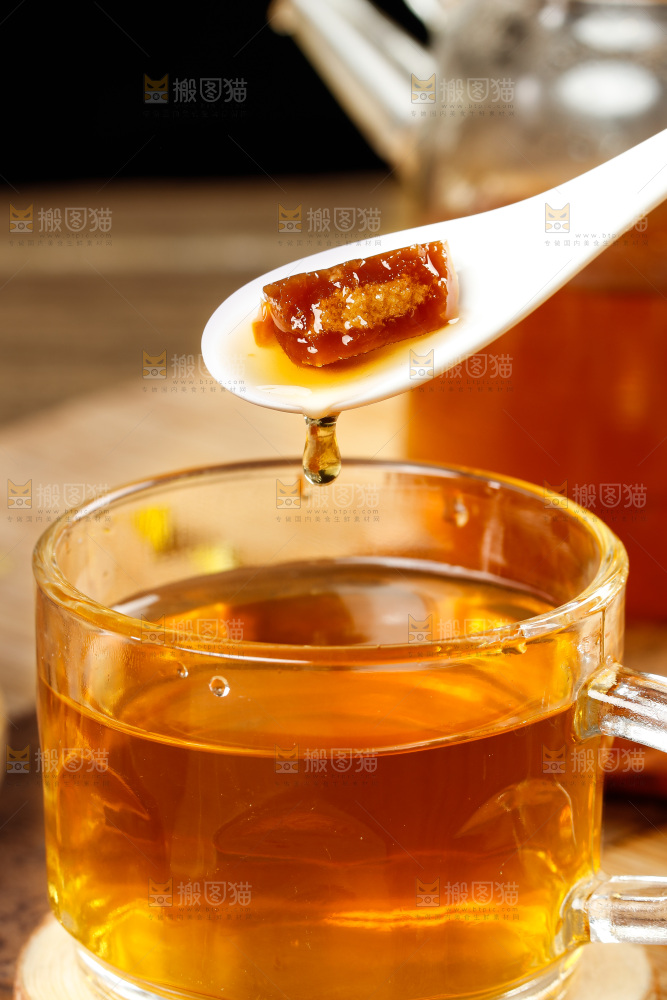 深底上的红糖块