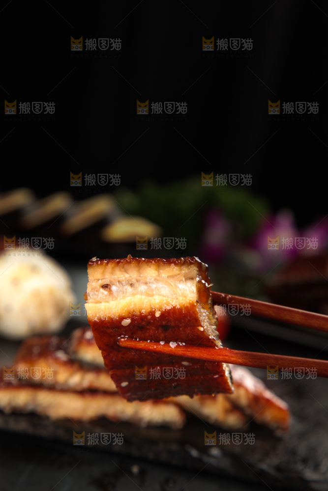 深底上的蒲烧鳗鱼