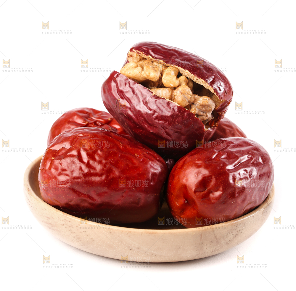 白底上的红枣夹核桃