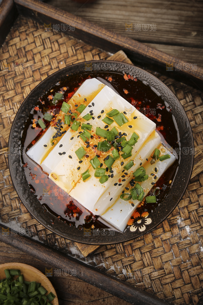 碗里的红油凉粉