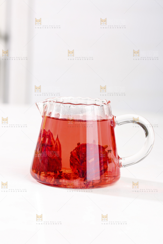浅底上的洛神花茶
