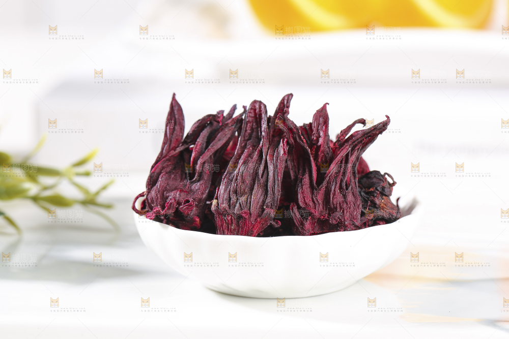 浅底上的洛神花茶