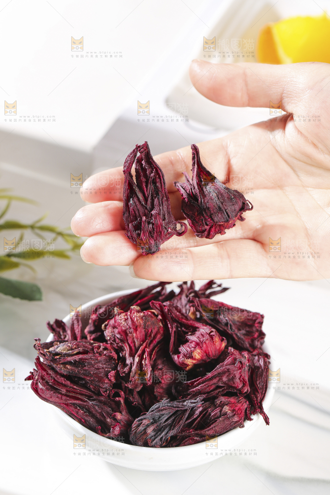 浅底上的洛神花茶