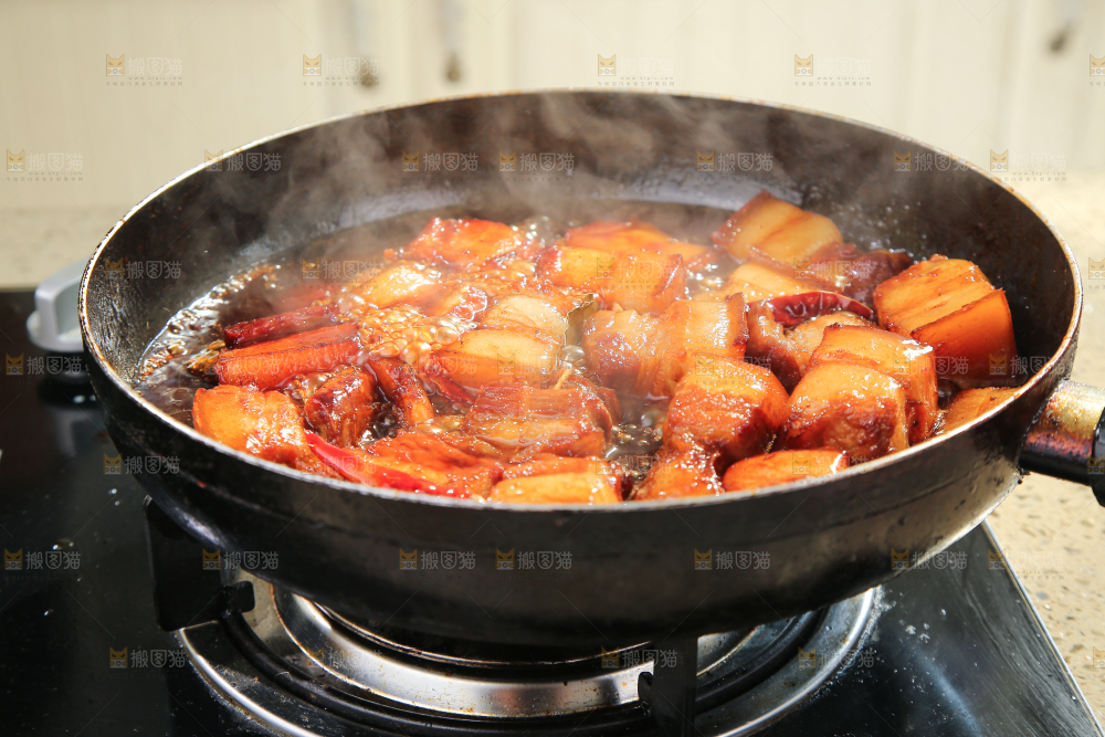 深底上的红烧肉