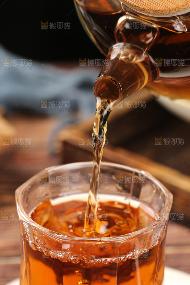 深底上的酸梅汤