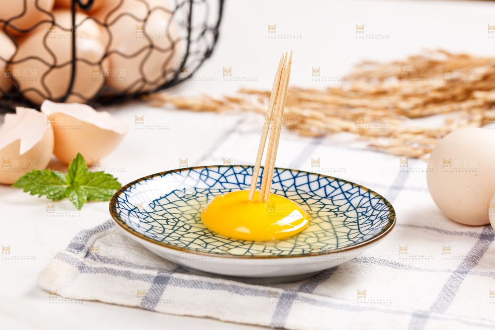 浅底上的土鸡蛋