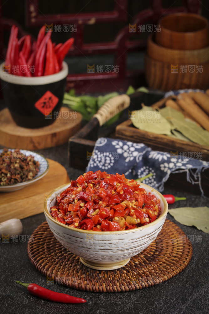 深底上的剁辣椒
