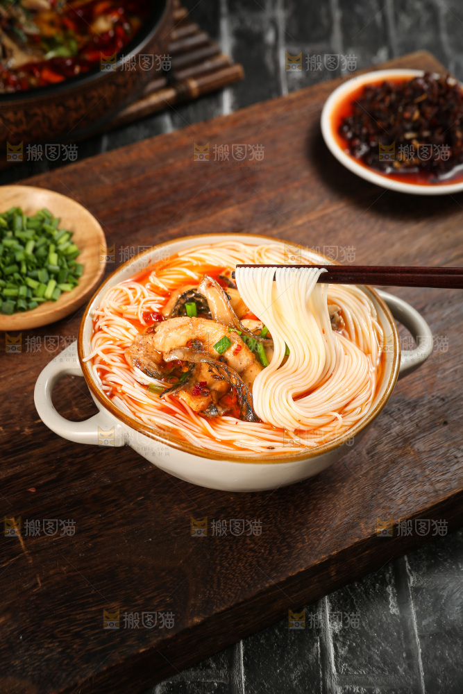 碗里的水煮鱼面