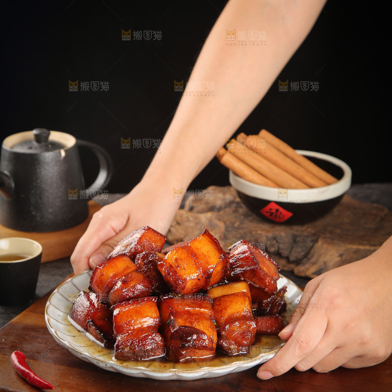 深底上的红烧肉