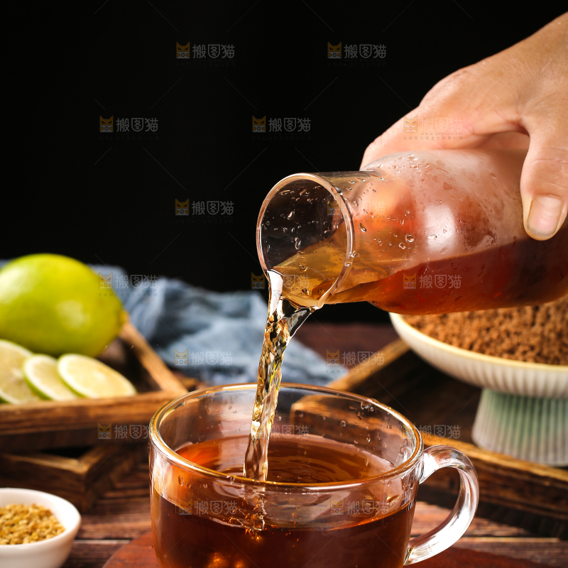 深底上的酸梅汤