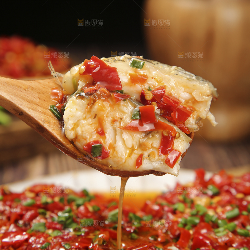 深底上的剁椒鱼头