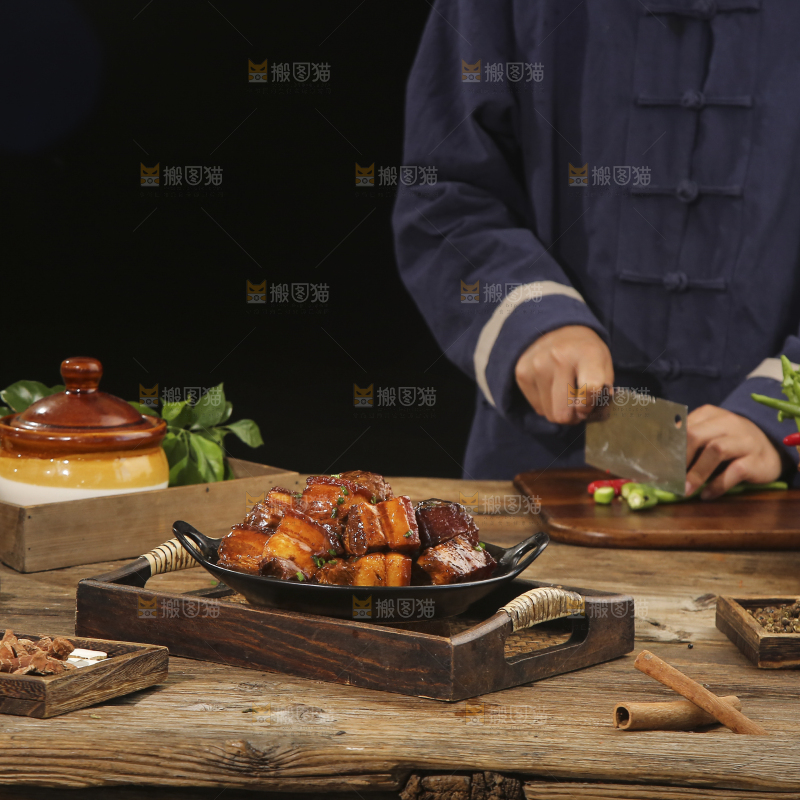 深底上的红烧肉