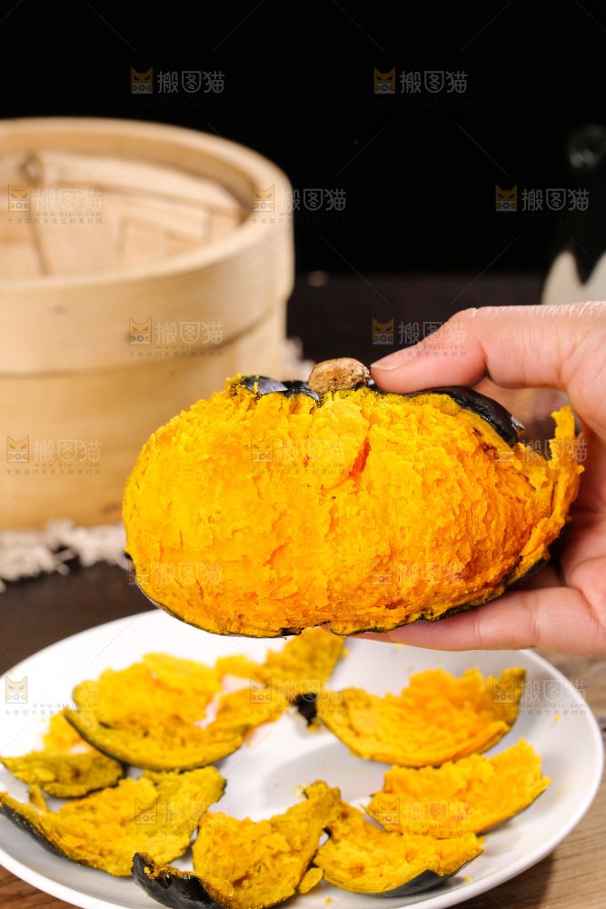 深底上的贝贝南瓜
