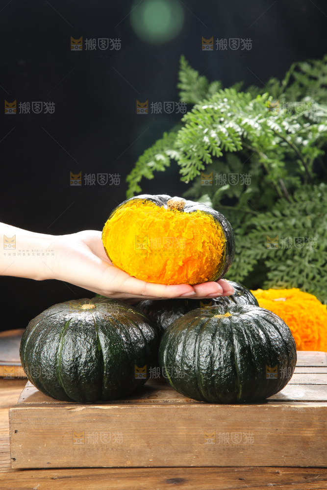 深底上的贝贝南瓜