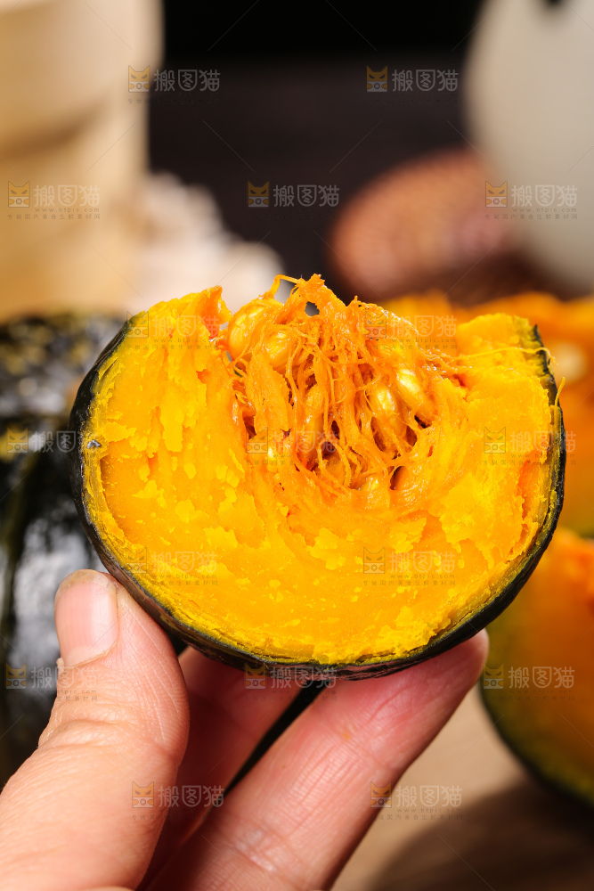 深底上的贝贝南瓜